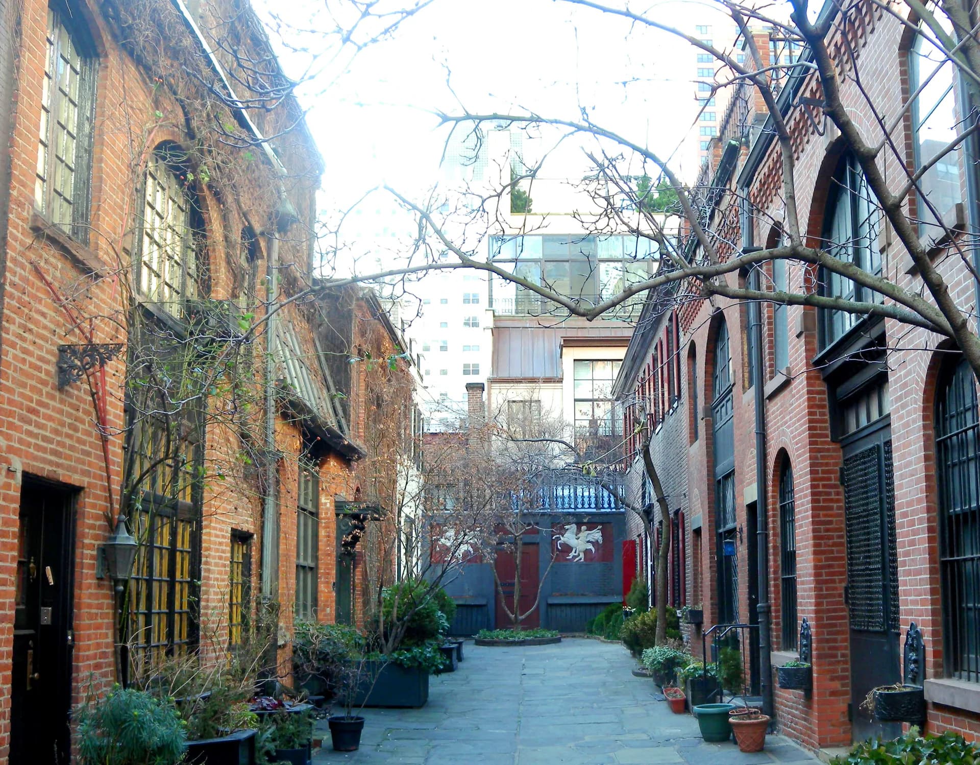 Tour of the Amateur Comedy Club and Sniffen Court
